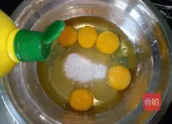 Illustration of how to make eight-inch sponge cake (whipped whole eggs) 2