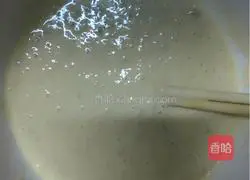 Illustration of how to make banana milk egg pancake 3