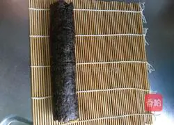 Illustration of how to make purple rice sushi 6