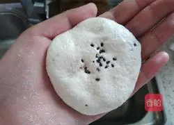 Illustration of making glutinous rice cakes with double bean paste 7