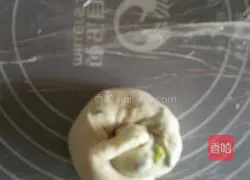 Illustration of how to make scallion pancakes 8