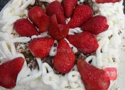 Illustration of how to make a cream cake 5