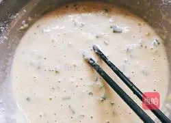 Illustration of how to make egg and green onion cake 3