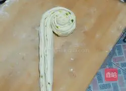 Illustration of how to make confinement hand cakes 6