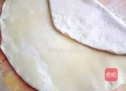 Illustration of how to make hot scallion pancakes 8