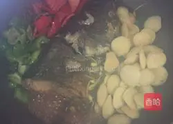 Illustration of how to make fish head stewed bean cakes 18