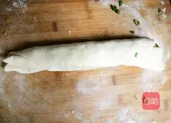 Illustration of how to make golden cakes with minced green onions and butter 5