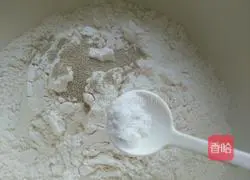 Illustration of how to make small leaf bean paste cake 4