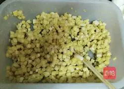 Illustration of how to make egg steamed buns 2