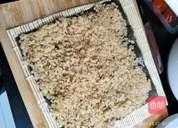 Illustration of how to make sushi rolls 3