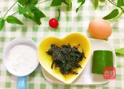 Illustration of how to make baby food supplement, loofah and egg pancake 1