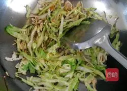 Illustration of how to make cabbage fried pancakes 6