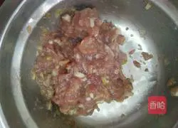 Illustration of how to make minced meat pancakes 2