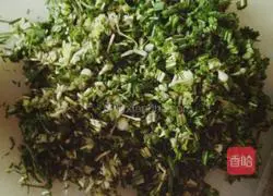 Illustration of how to make chive pancakes 3