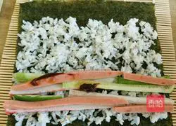 Illustration of how to make sushi rolls 5