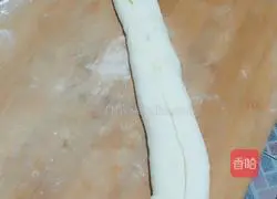 Illustration of how to make confinement hand cakes 5