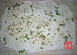 Illustration of how to make chive and scallion pancakes 4