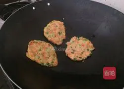 Illustration of how to make pastoral potato pancakes 6