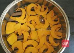 Illustration of how to make pumpkin layer cake 1