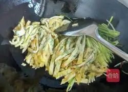 Illustration of how to make fried pancakes 5