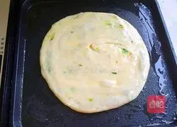 Illustration of how to make green onion layer cake 7