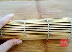 Illustration of how to make avocado sushi 7