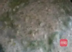 Illustration of how to make celery leaf egg pancake 6