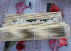 Illustration of how to make vegetable sushi rolled in milk 3