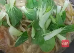 Illustration of how to make tomato and bean sprouts braised cake 8