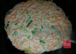 Illustration of how to make carrot, egg and scallion pancakes 6