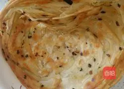Illustration of how to make green onion hand cakes 12