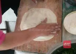 Illustration of how to make fennel meat and vegetable pie 6