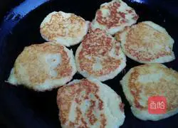 Illustration of how to make potato pancakes 6