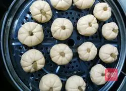 Illustration of how to make cute pumpkin cake 6