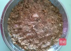 Illustration of how to make steamed pork pie with cabbage leaves 4