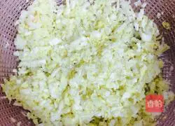 Illustration of how to make meatloaf stuffed with pork and cabbage 3