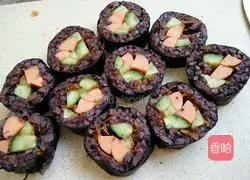 Illustration of how to make black rice sushi 11