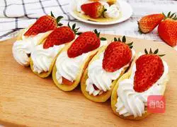 Illustration of how to make cream strawberry waffles 16