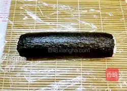 Illustration of how to make banana sushi 5