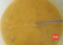 Illustration of how to make banana egg pancake 2