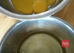 Illustration of how to make cabbage juice cake rolls 2