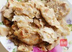 Illustration of how to make sesame paste cakes with electric baking pan 12