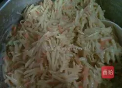 Illustration of how to make egg and vegetable pancakes 3