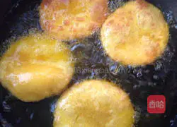 Illustration of how to make fried pumpkin cake 2