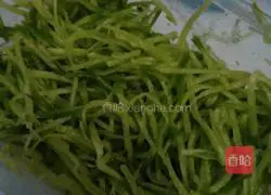 Illustration of how to make shredded radish cake 1