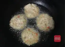 Long Li Illustration of how to make fish and potato cakes 7