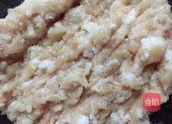Illustration of how to make vermicelli meat pie 6