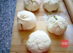 Illustration of how to make soy milk dregs and five-spice scallion pancake 7