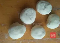 Illustration of how to make hand-torn biscuits 2