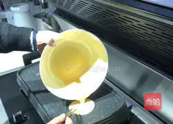 Apple egg pancake, nutritious and healthy recipe illustration 3